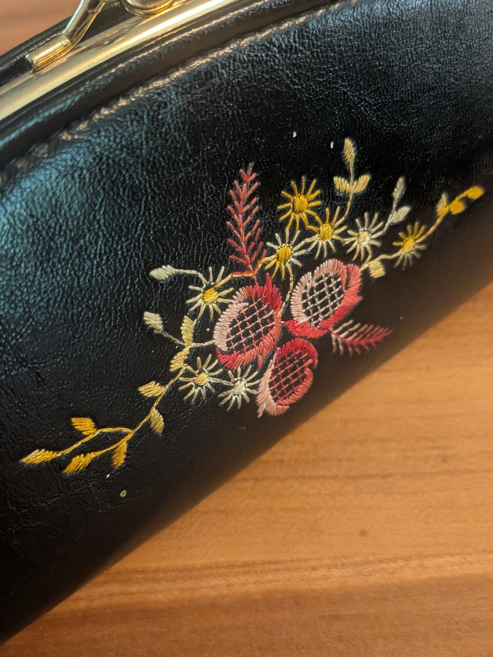 Vintage Japanese Black Faux Leather Floral Embroidered Kisslock Wallet